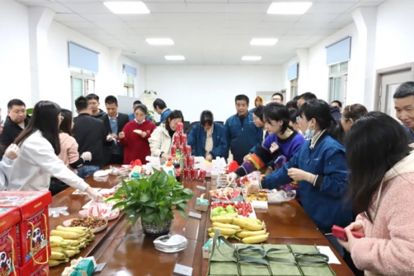 熱辣春日，滾燙人生 | 奧楷機械為女員工發(fā)放"女神節(jié)"禮物